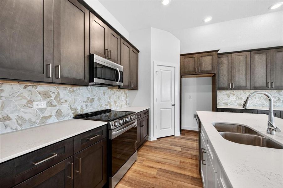 Furnished interior view inside a new home in Hickory Hill, Sherman (Image 6). Furnished interior view inside a new home in Hickory Hill, Sherman (Image 6).
