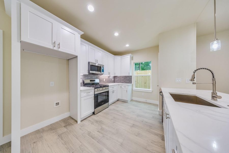 Modern kitchen with sleek finishes and ample storage, ideal for cooking and gathering. Schedule your tour today! Modern kitchen with sleek finishes and ample storage, ideal for cooking and gathering. Schedule your tour today!