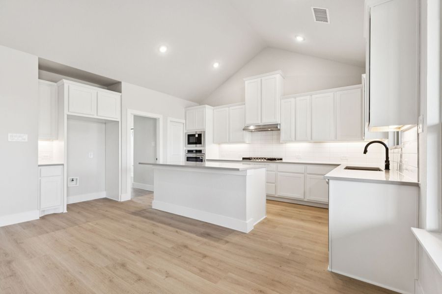 Furnished interior view inside a new home in Ellis Ranch Estates, Waxahachie (Image 6).