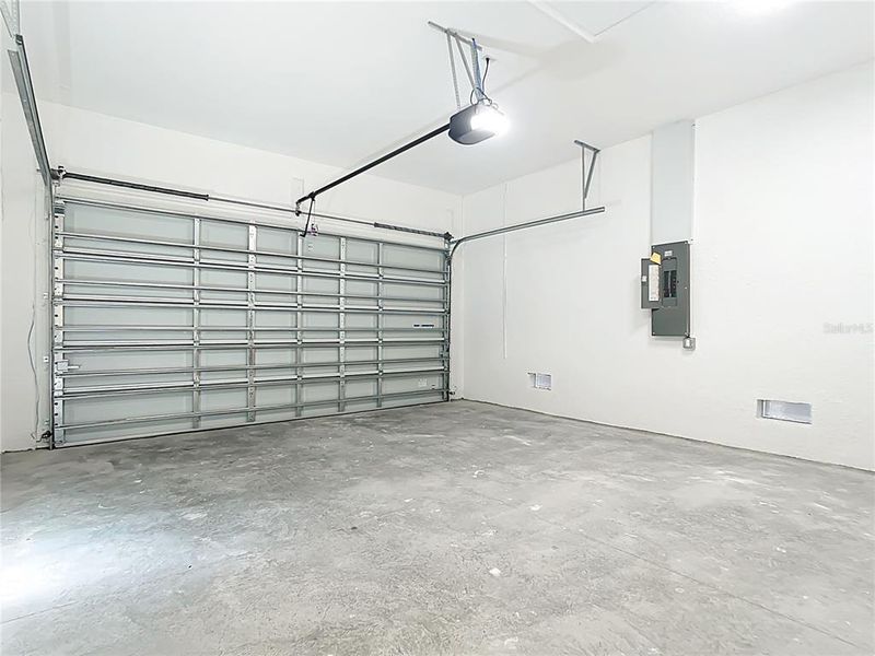 Spacious, unfurnished interior of a new home in , Englewood (Image 16).