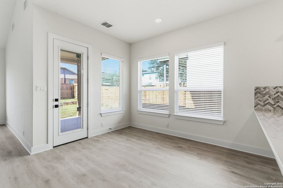Spacious, unfurnished interior of a new home in Buffalo Crossing, Cibolo (Image 20).