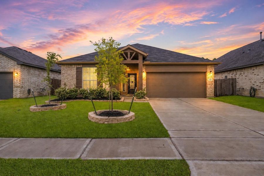 814 White Pine Haven Lane is a beautiful newly built home in Excellent Condition! 814 White Pine Haven Lane is a beautiful newly built home in Excellent Condition!