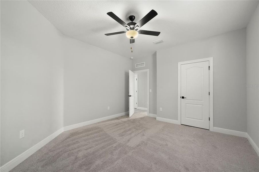 Spacious, unfurnished interior of a new home in , Kissimmee (Image 6).