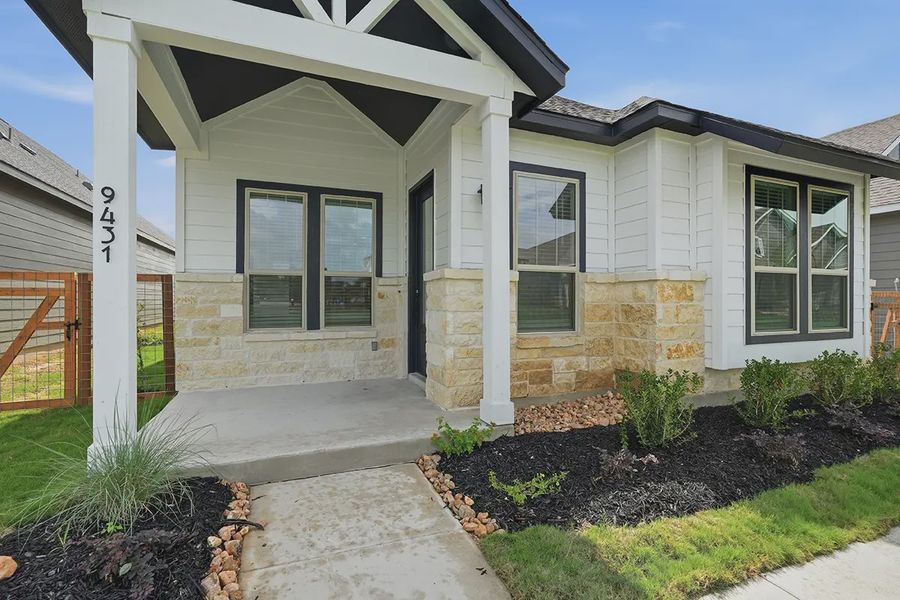 Exterior details and patio area of a home in The Crossvine, Schertz (Image 4).