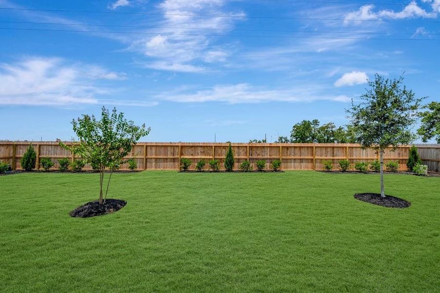 Exterior details and patio area of a home in Grand Oaks, Mont Belvieu (Image 16).
