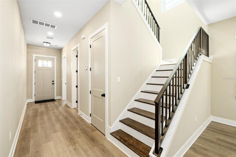 Spacious, unfurnished interior of a new home in , Tampa (Image 15).