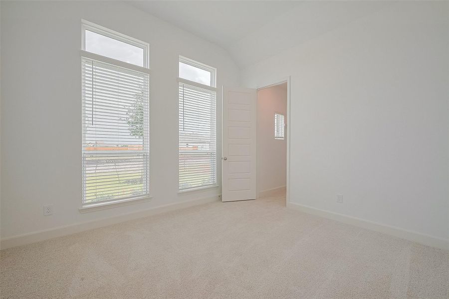 Spacious, unfurnished interior of a new home in Lago Mar, La Marque (Image 22).