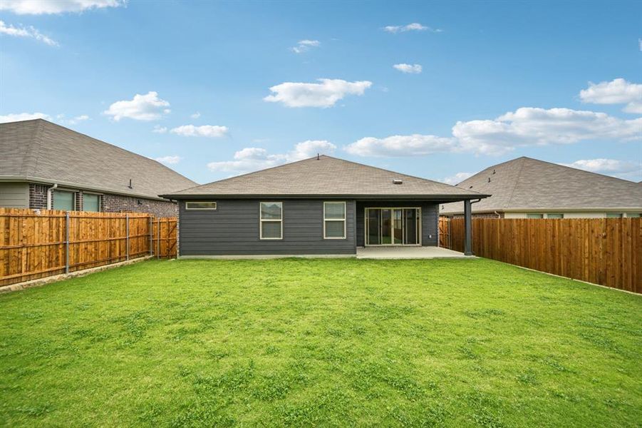 Exterior details and patio area of a home in Westmoor, Sherman (Image 3).