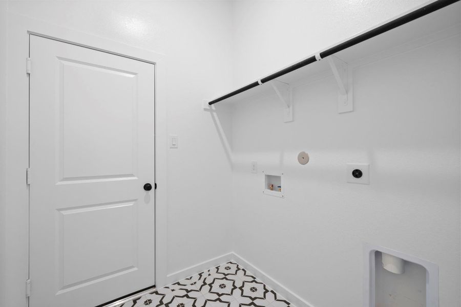 Spacious, unfurnished interior of a new home in Sienna 45', 50', Missouri City (Image 32). Spacious, unfurnished interior of a new home in Sienna 45', 50', Missouri City (Image 32).