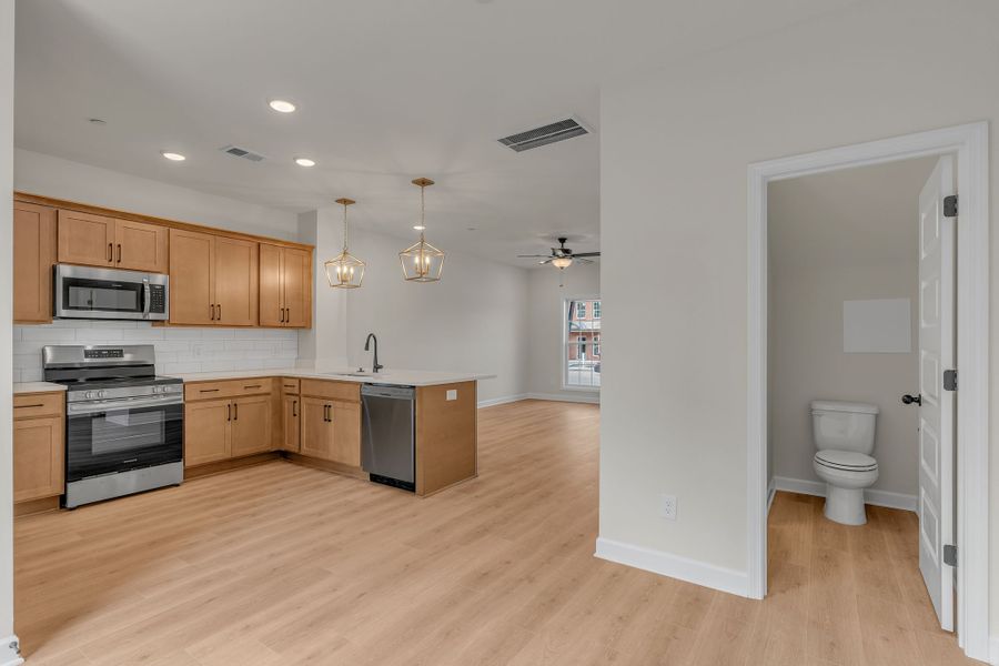 Furnished interior view inside a new home in Oxford Station, Gallatin (Image 8).