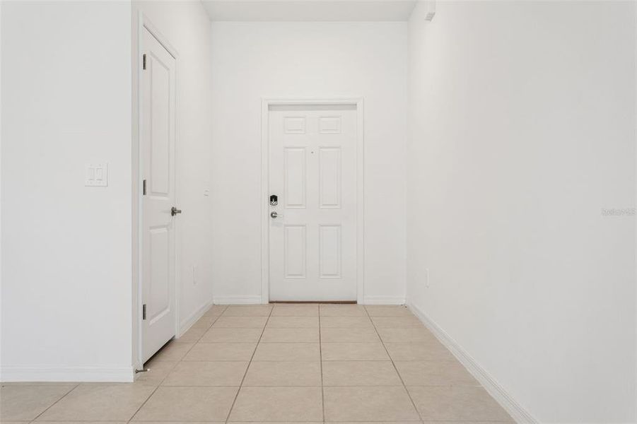 Spacious, unfurnished interior of a new home in Angeline, Land O' Lakes (Image 21).