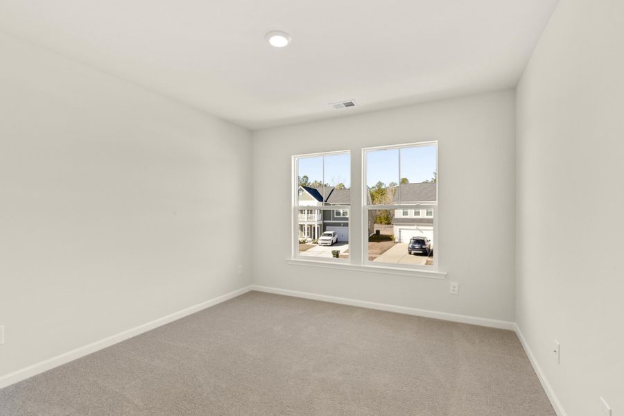 Spacious, unfurnished interior of a new home in Heron's Walk at Summers Corner, Summerville (Image 19).