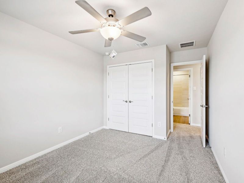 Spacious, unfurnished interior of a new home in Riverbend at Double Eagle - Boulevard Collection, Cedar Creek (Image 14).