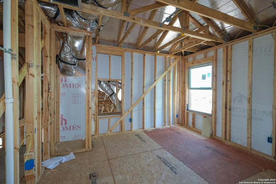 Spacious, unfurnished interior of a new home in Blue Ridge Ranch, San Antonio (Image 14).