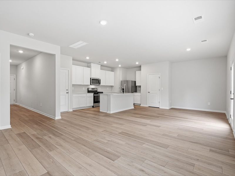 Spacious, unfurnished interior of a new home in Pleasant Brook, Greenville (Image 9).