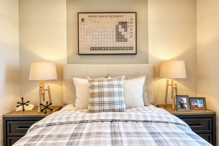 Representative interior finishes for a home built from the Grove 50-3 by Tri Pointe Homes in Soleo, San Tan Valley (Image 13).