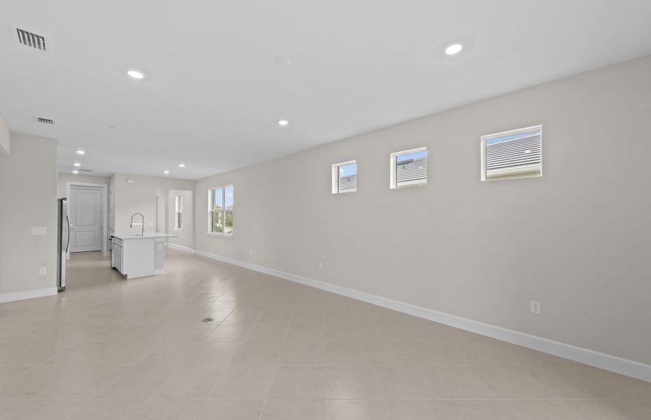 Spacious, unfurnished interior of a new home in Del Webb Oak Creek, North Fort Myers (Image 14).