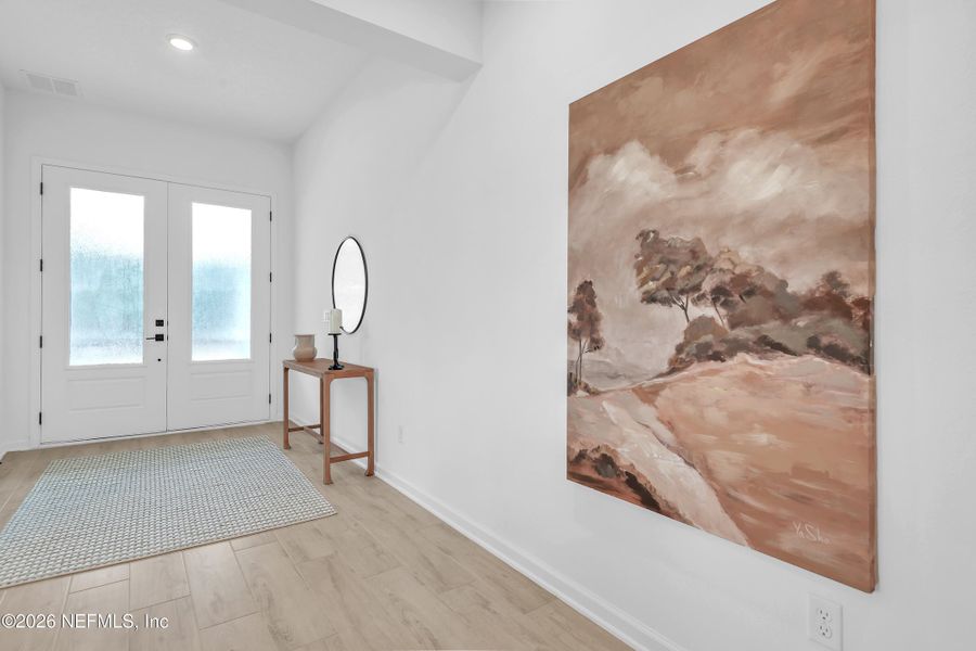 Spacious, unfurnished interior of a new home in , Middleburg (Image 19).