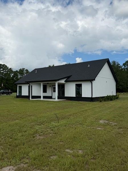 Exterior details and patio area of a home in , Jesup (Image 17).