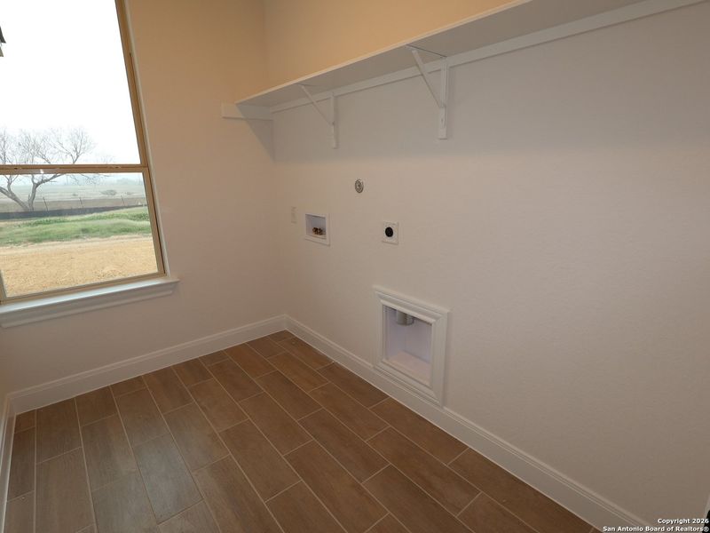 Spacious, unfurnished interior of a new home in Preserve at Annabelle Ranch, San Antonio (Image 10).