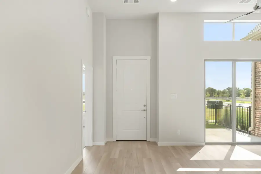 Spacious, unfurnished interior of a new home in Cottonwood Creek, Rowlett (Image 23).