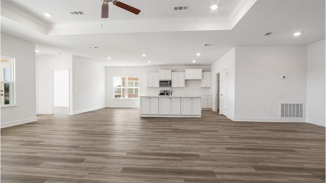 Spacious, unfurnished interior of a new home in Owl's Head Farms, Freeport (Image 14).