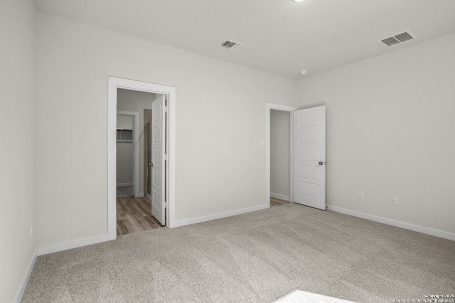 Spacious, unfurnished interior of a new home in Rosemont Hill, San Antonio (Image 25).