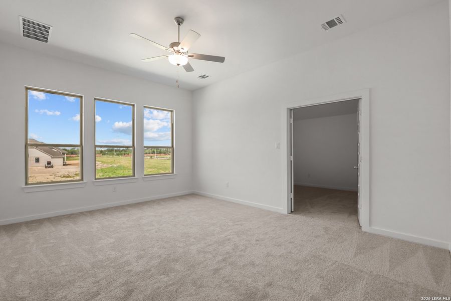 Spacious, unfurnished interior of a new home in Buffalo Crossing, Cibolo (Image 43).