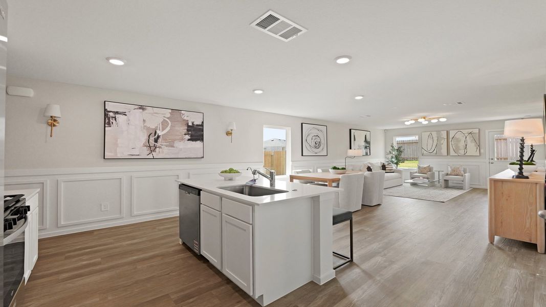 Furnished interior view inside a new home in Silverthorne, Conroe (Image 10).