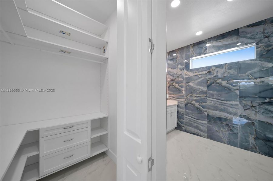 Image 36 of a home in .