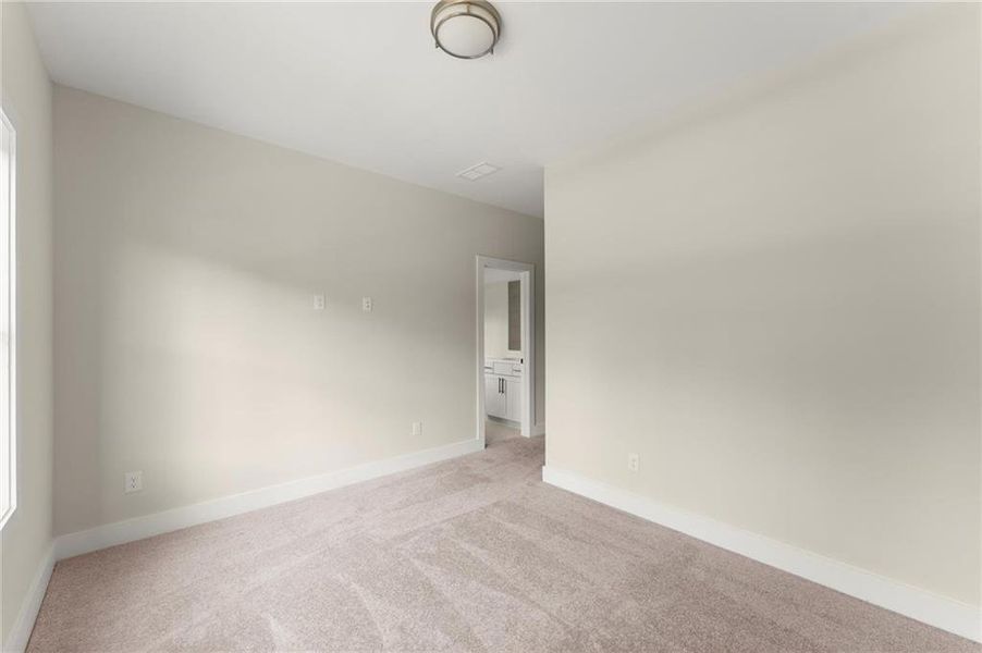 Spacious, unfurnished interior of a new home in Hillgrove Preserve, Powder Springs (Image 38).