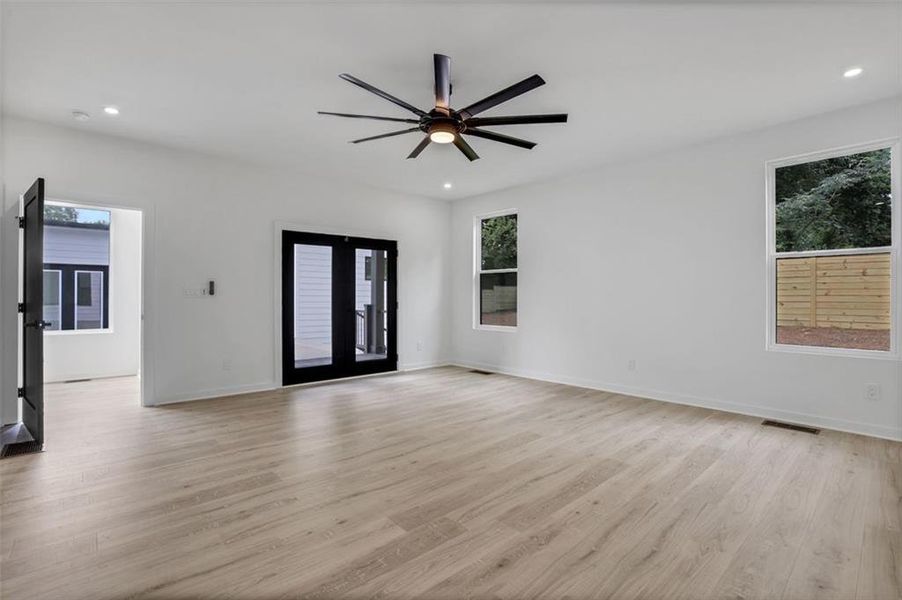 Spacious, unfurnished interior of a new home in , Atlanta (Image 16).