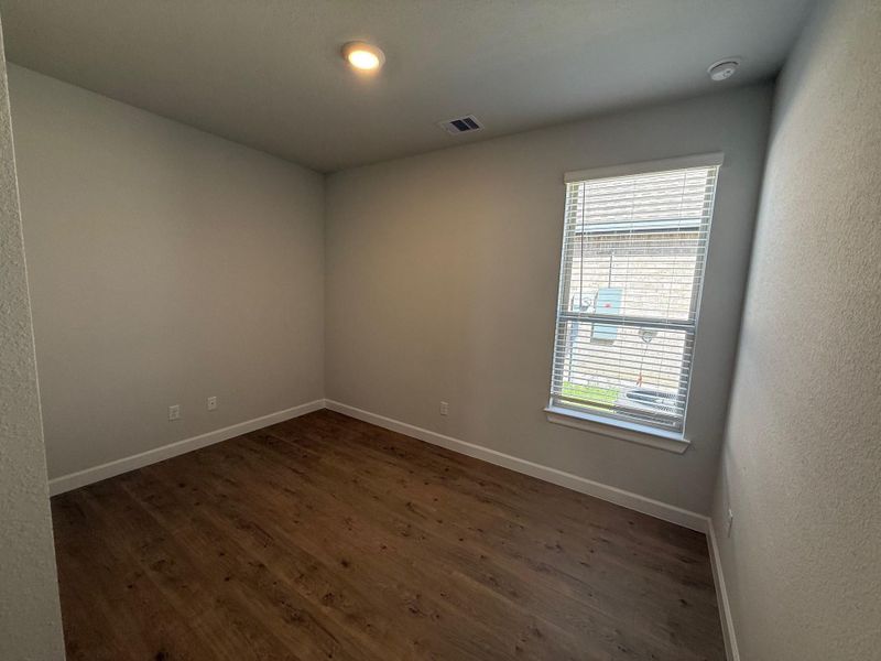 Spacious, unfurnished interior of a new home in Wellborn Settlement, College Station (Image 15).