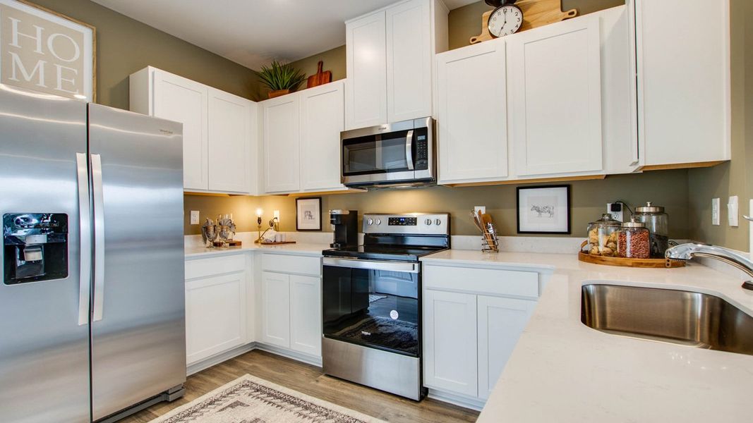Representative furnished interior of a home built from the OWENS by D.R. Horton in Woodbridge Glen Townhomes, Lebanon (Image 10).