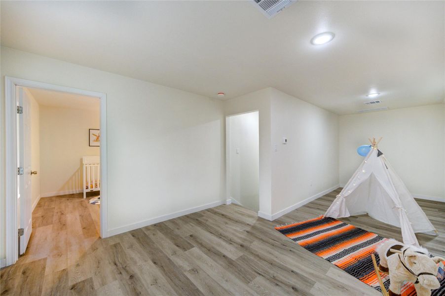 Spacious, unfurnished interior of a new home in , Humble (Image 24).