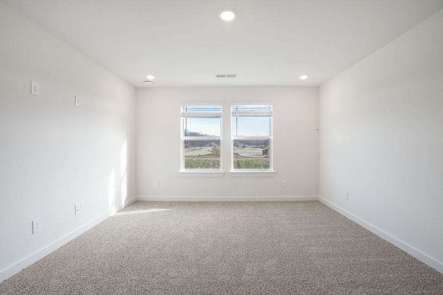 Spacious, unfurnished interior of a new home in Mansker Farms - Bronze Series, Hendersonville (Image 12).