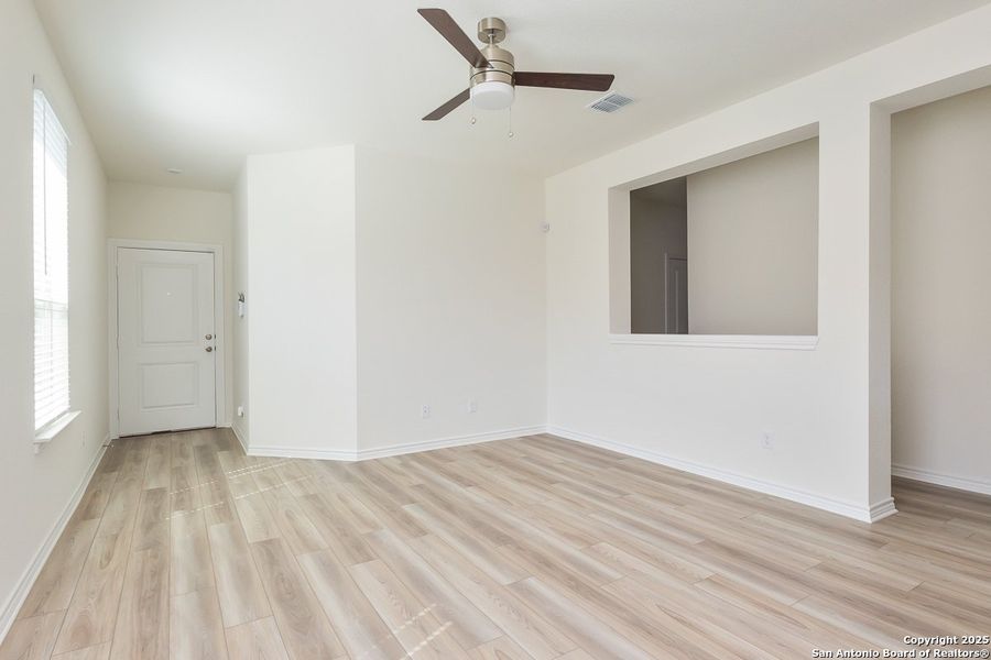 Spacious, unfurnished interior of a new home in Woodside Farms, Seguin (Image 7).
