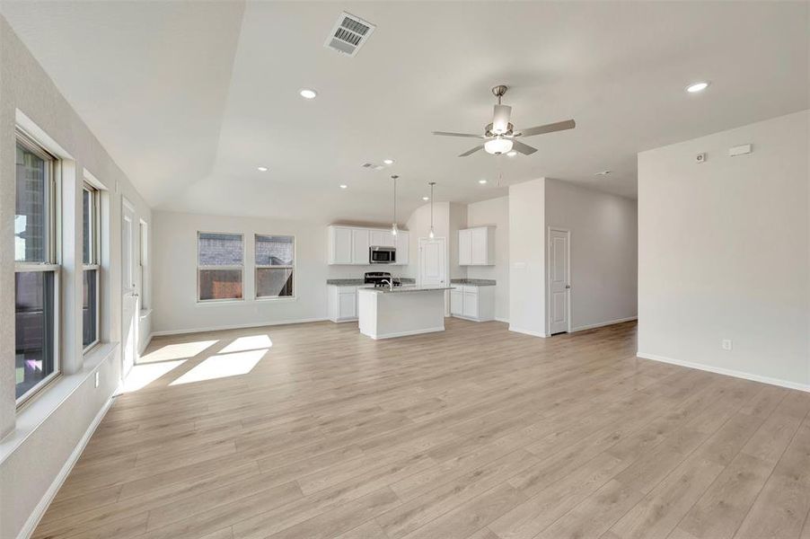Spacious, unfurnished interior of a new home in Meadow Park, Ponder (Image 27). Spacious, unfurnished interior of a new home in Meadow Park, Ponder (Image 27).