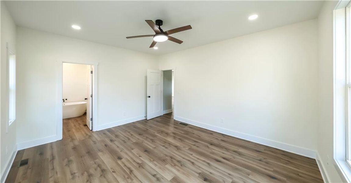 Spacious, unfurnished interior of a new home in , Bremen (Image 23).