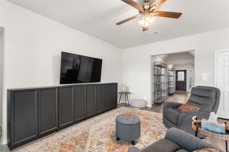 Furnished interior view inside a new home in Wedgewood Forest, Conroe (Image 30). Furnished interior view inside a new home in Wedgewood Forest, Conroe (Image 30).