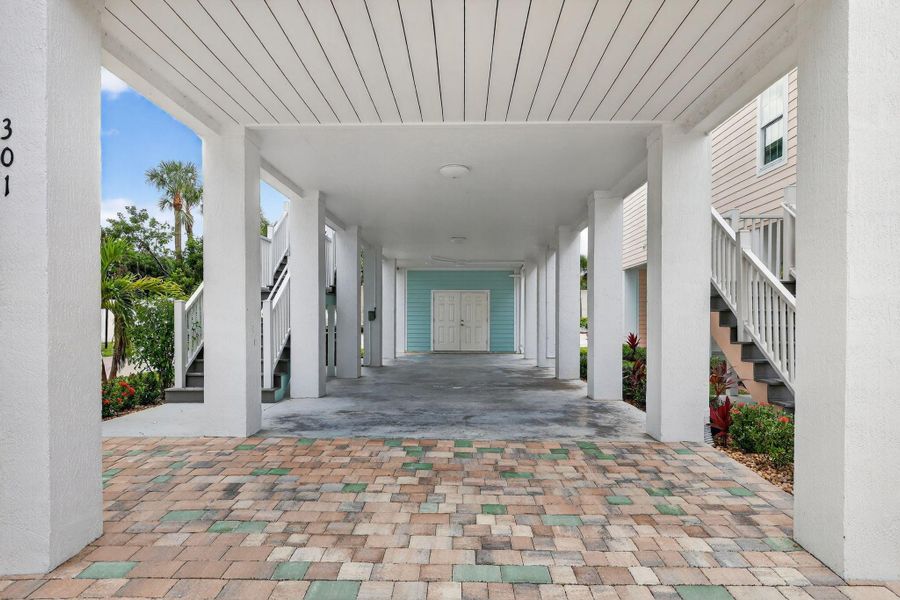Spacious, unfurnished interior of a new home in , Jensen Beach (Image 18).