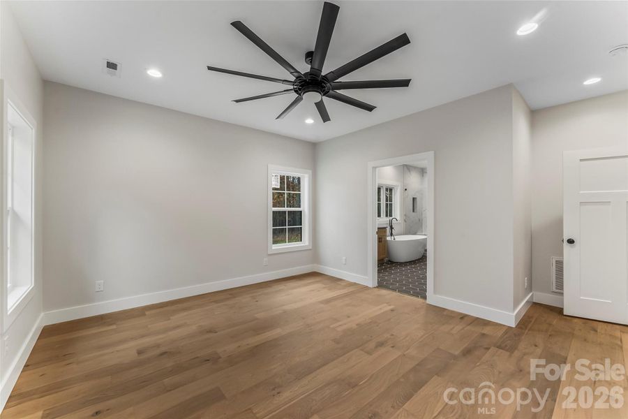 Spacious, unfurnished interior of a new home in , Nebo (Image 37).