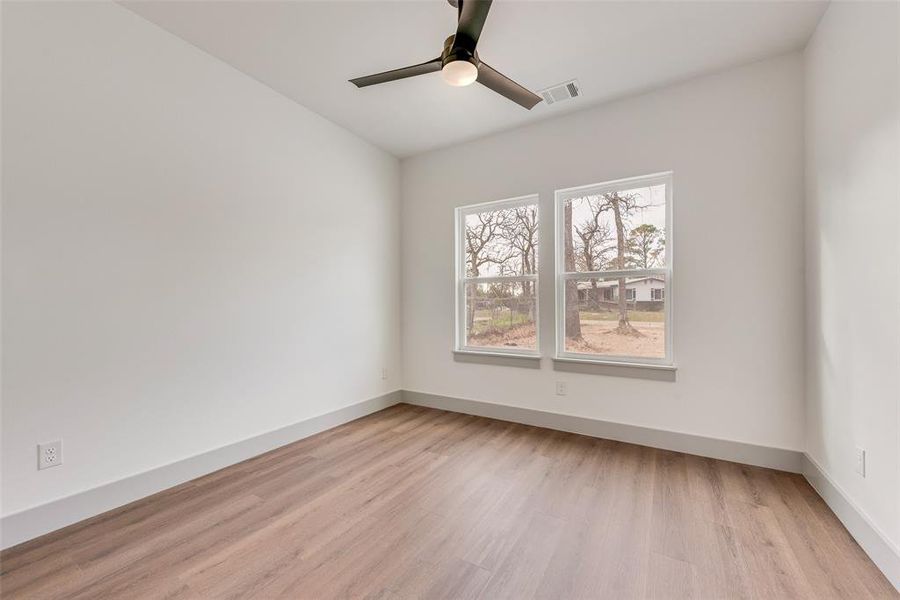 Spacious, unfurnished interior of a new home in , Log Cabin (Image 17).