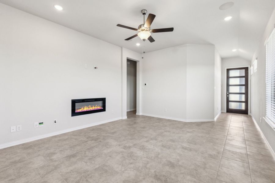 Spacious, unfurnished interior of a new home in Avondale, Fate (Image 13). Spacious, unfurnished interior of a new home in Avondale, Fate (Image 13).