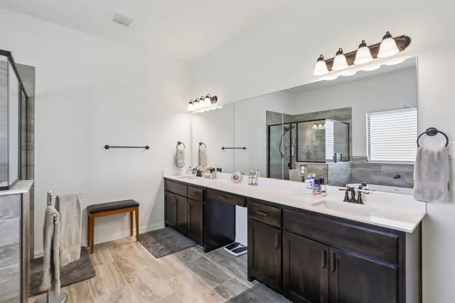 Furnished interior view inside a new home in , Waxahachie (Image 30).