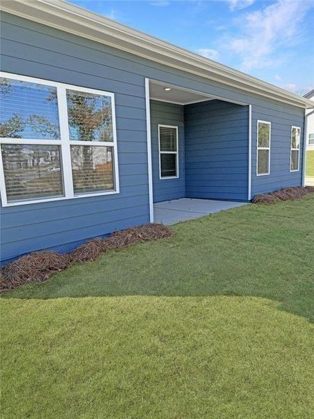 Exterior details and patio area of a home in Oakmont, Dallas (Image 2). Exterior details and patio area of a home in Oakmont, Dallas (Image 2).