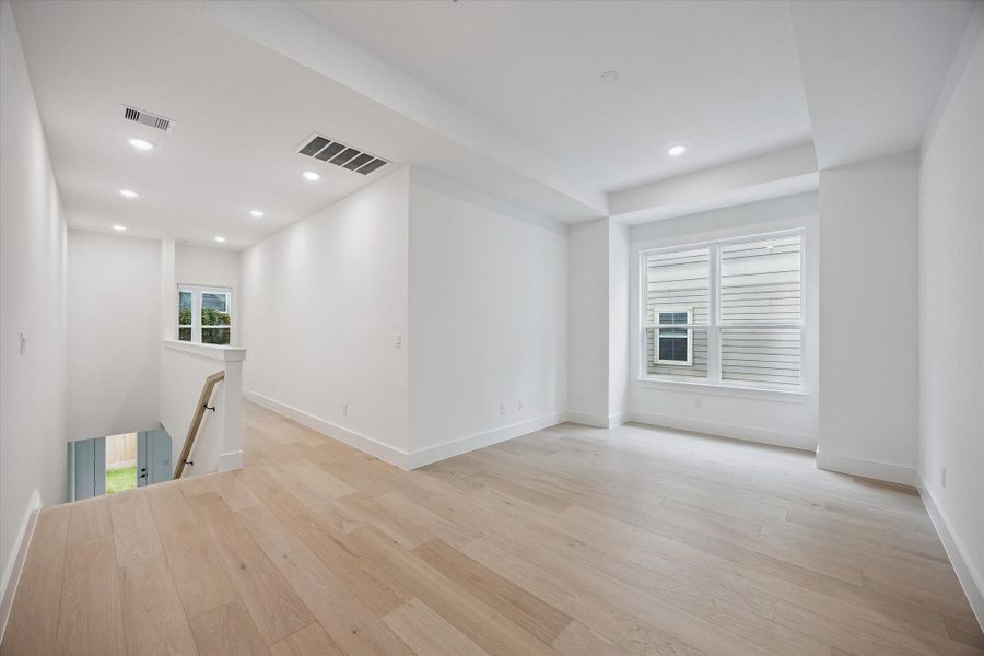 Spacious, unfurnished interior of a new home in , Houston (Image 20).