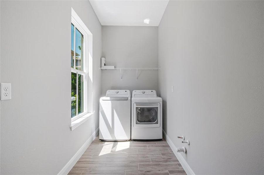 Furnished interior view inside a new home in , Orlando (Image 49).