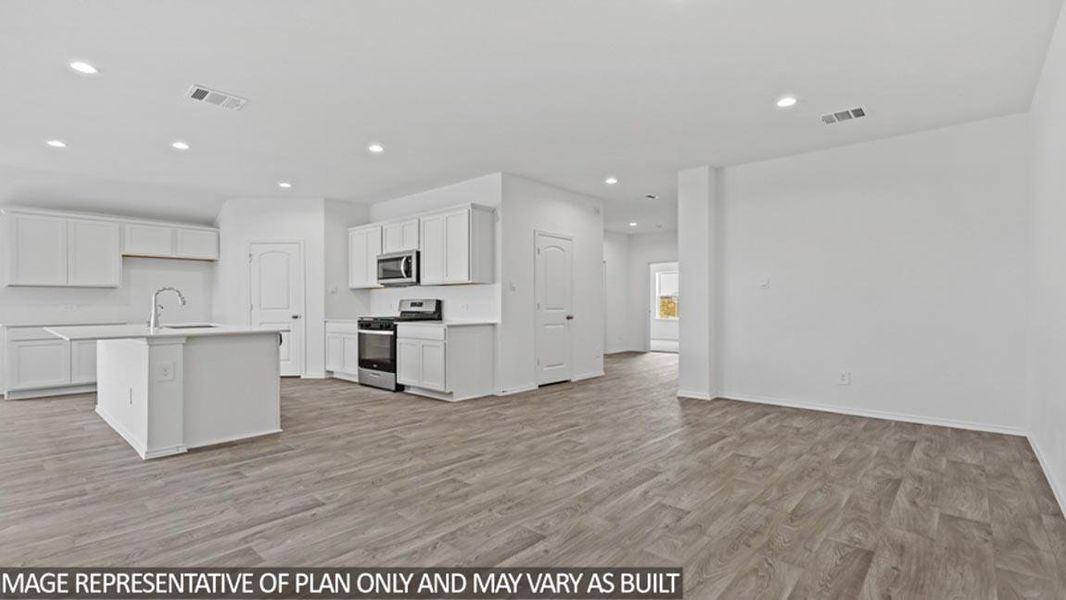 Spacious, unfurnished interior of a new home in Porters Mill, New Caney (Image 11).