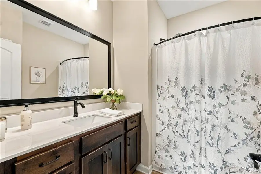 Furnished interior view inside a new home in , Temple (Image 8).